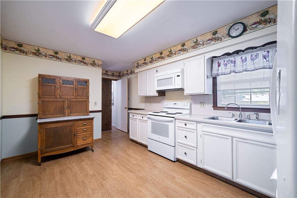 St Joseph, Missouri 64506, United States, 3 Bedrooms Bedrooms, ,2 BathroomsBathrooms,Residential,Active,226139