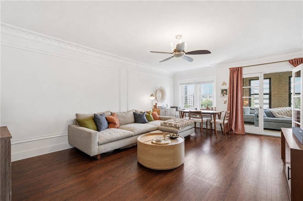 807 W 48th Street 602