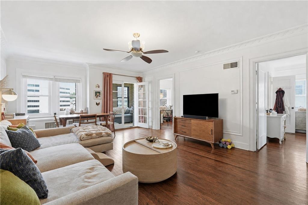 807 W 48th Street 602