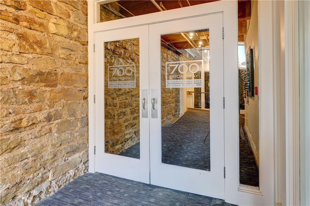 700 Broadway Street 401