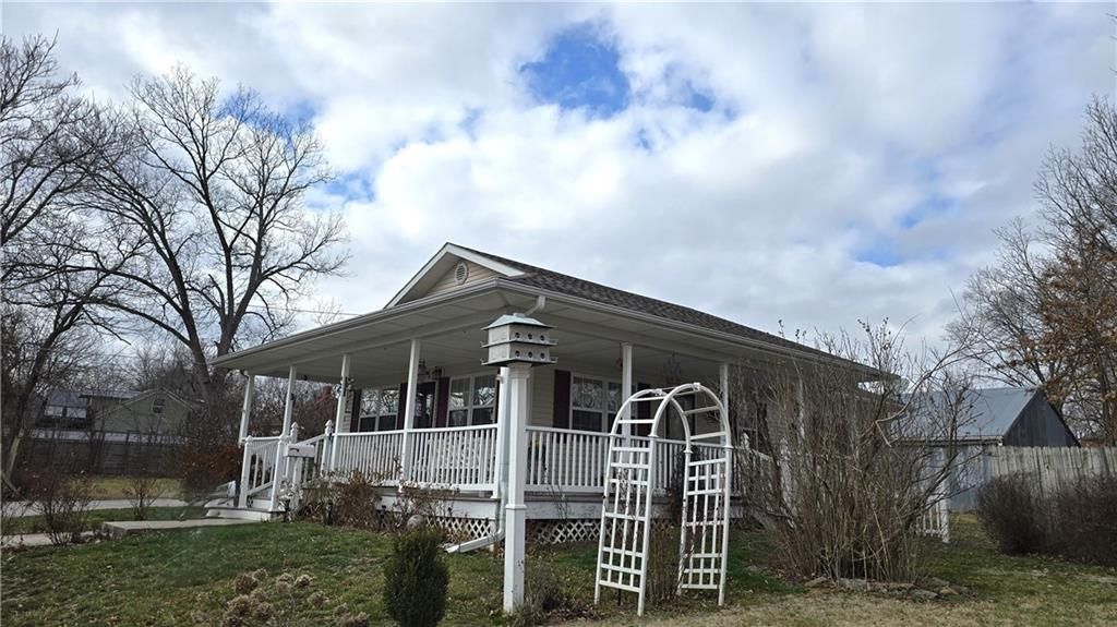 Photo of 427 Mechanic Street, Chillicothe, MO 64601 (MLS # 2607534)