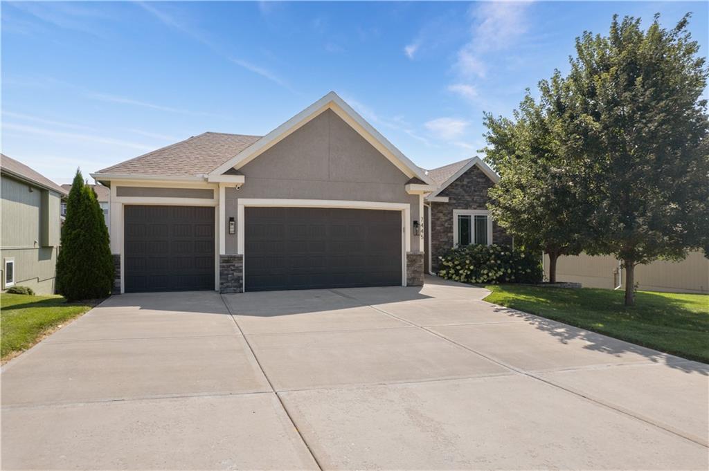 7445 NW Forest Lakes Drive