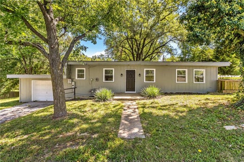 Photo of 5807 NE Gunn Street, Kansas City, MO 64119 (MLS # 2642137)