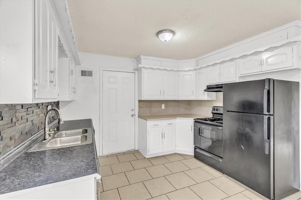 Kansas City, Missouri 64134, United States, 3 Bedrooms Bedrooms, ,2 BathroomsBathrooms,Residential,Active,121231