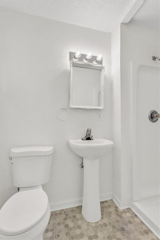 Kansas City, Missouri 64134, United States, 3 Bedrooms Bedrooms, ,2 BathroomsBathrooms,Residential,Active,121231