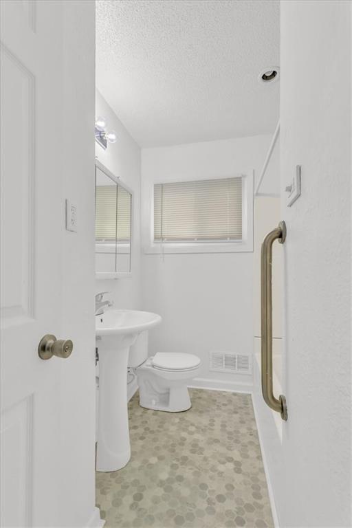 Kansas City, Missouri 64134, United States, 3 Bedrooms Bedrooms, ,2 BathroomsBathrooms,Residential,Active,121231