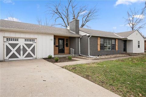 810 S Chestnut Street, Olathe, KS 66061 - MLS#: 2535353