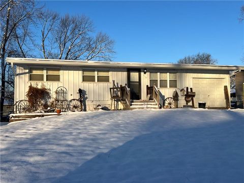 318 N Cochise Drive Independence MO 64056