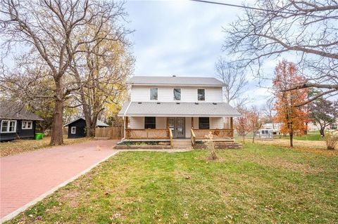 427 Pine Street Wellsville KS 66092