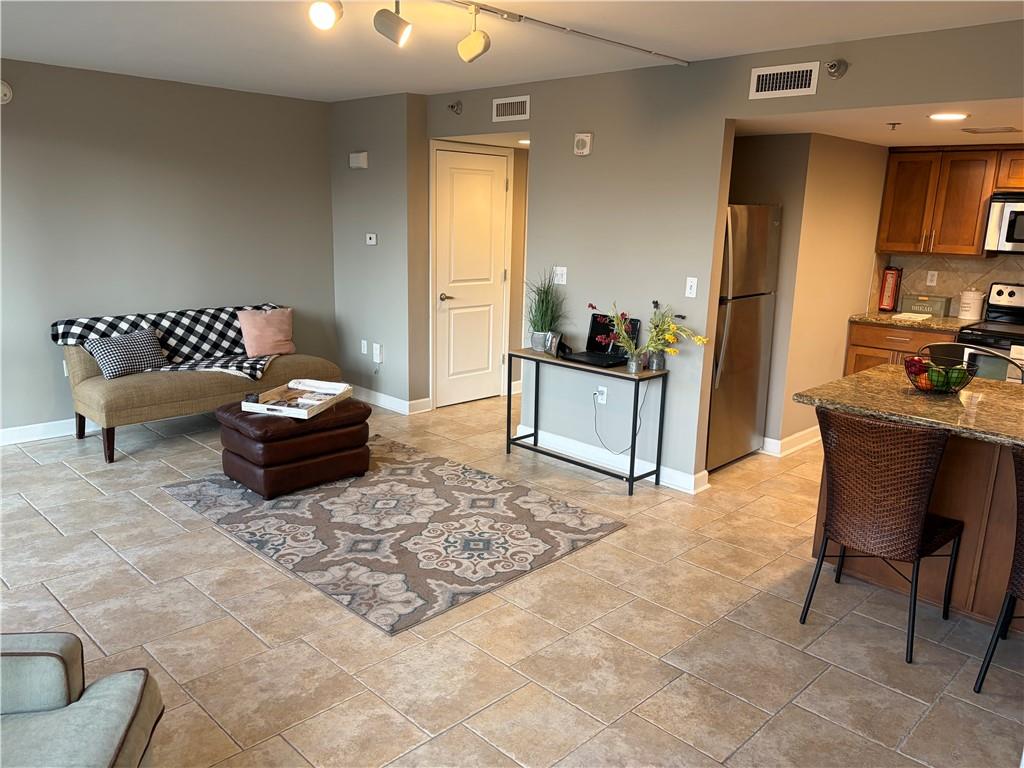 600 E Admiral Boulevard 207