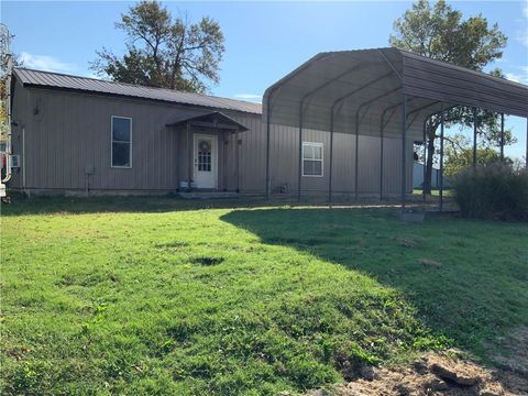 Photo of 503 E 6th Street, Colony, KS 66015 (MLS # 2581390)