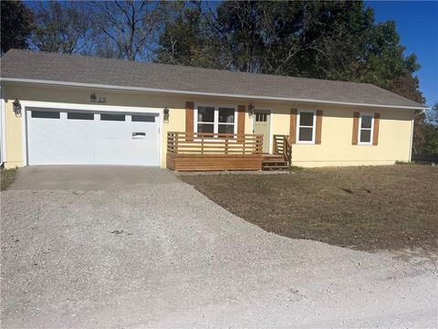 13 Oak Crest Drive Linn Valley KS 66040