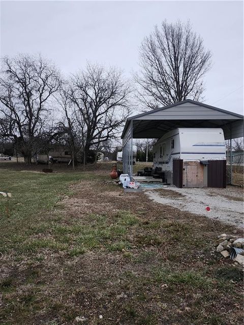 2 Travco Lane Linn Valley KS 66040