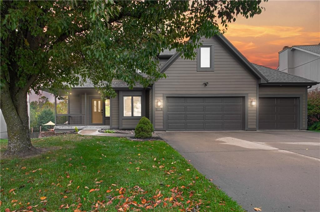 Photo of 1116 Silverleaf Lane, Liberty, MO 64068 (MLS # 2582726)