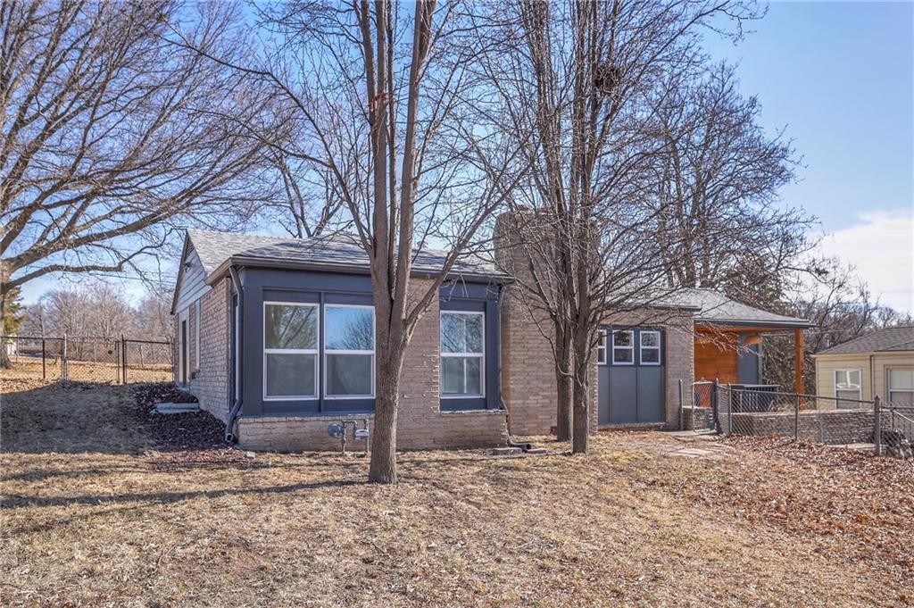 107 S Claremont Avenue