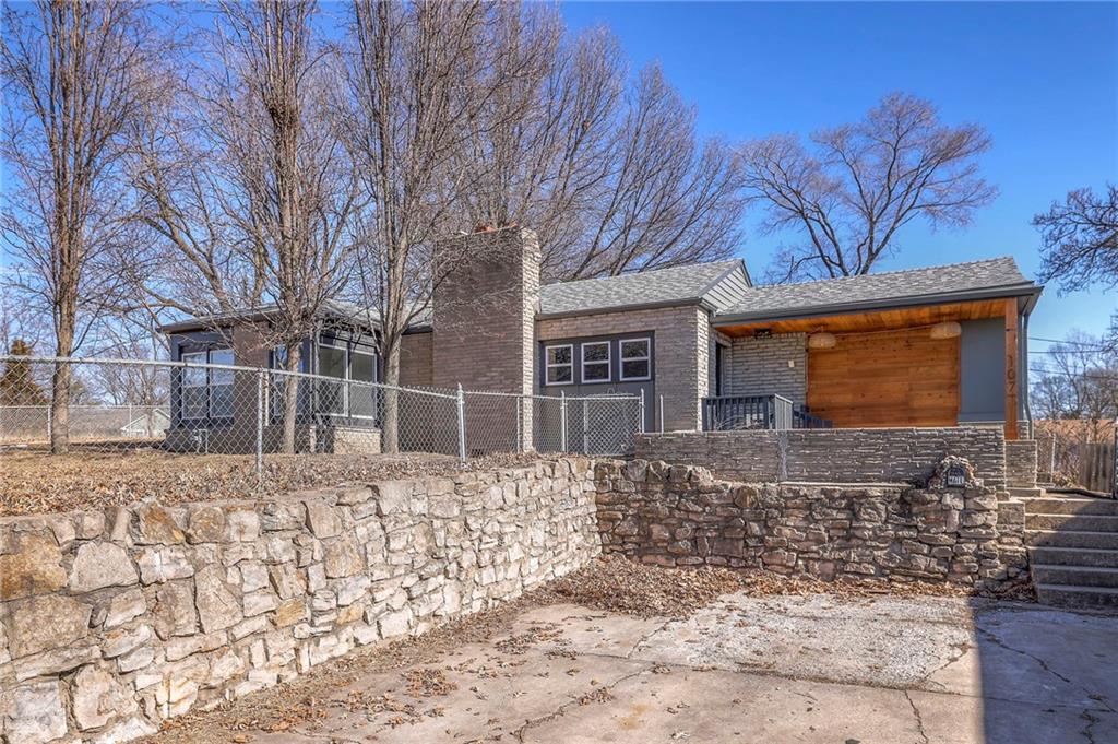 107 S Claremont Avenue