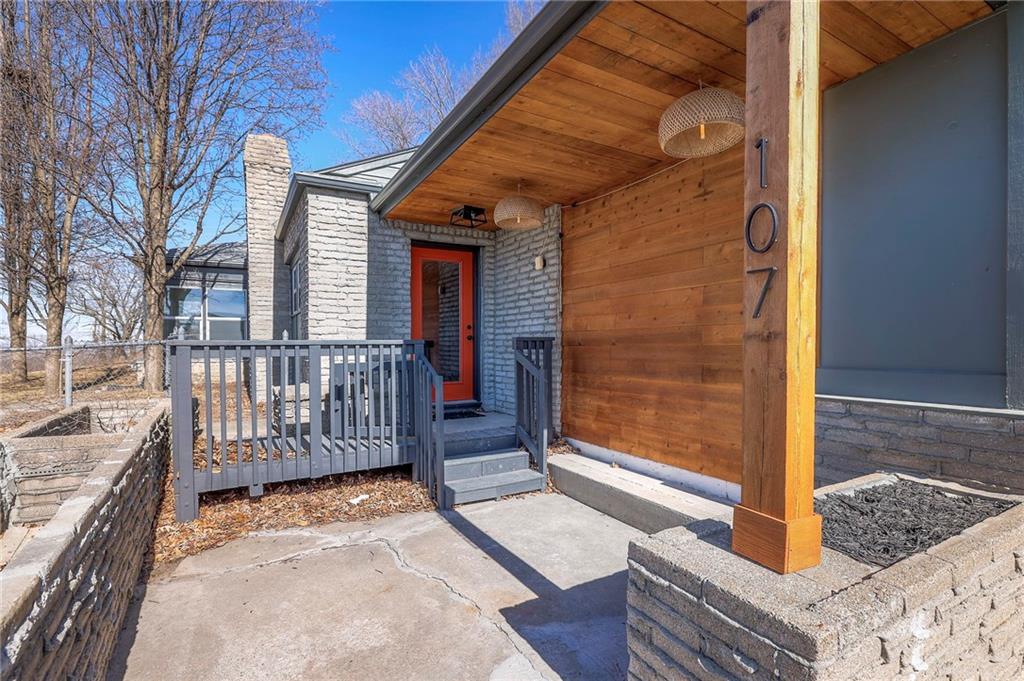 107 S Claremont Avenue