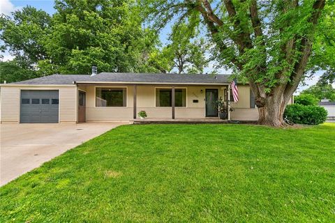 Photo of 7323 Outlook Street, Overland Park, KS 66204 (MLS # 2622003)