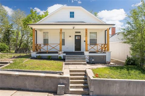 Photo of 605 N 12th Street, St Joseph, MO 64501 (MLS # 2615303)