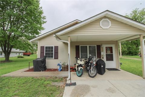 Photo of 303 N Depp Avenue, Sedalia, MO 65301 (MLS # 2619427)