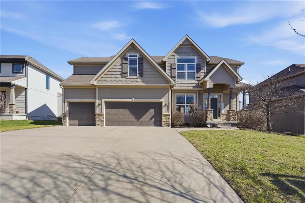 Photo of 8050 NE 100th Terrace, Kansas City, MO 64157 (MLS # 2608280)