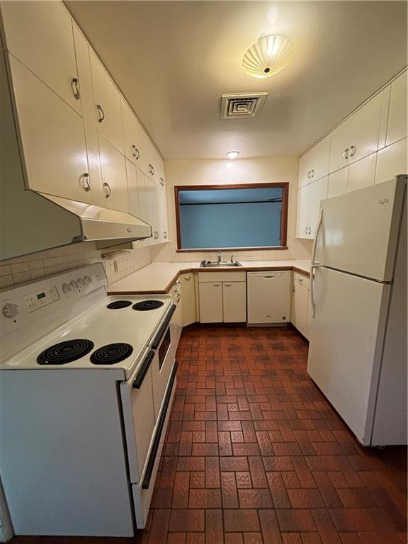 St Joseph, Missouri 64506, United States, 2 Bedrooms Bedrooms, ,2 BathroomsBathrooms,Residential,Active,94425