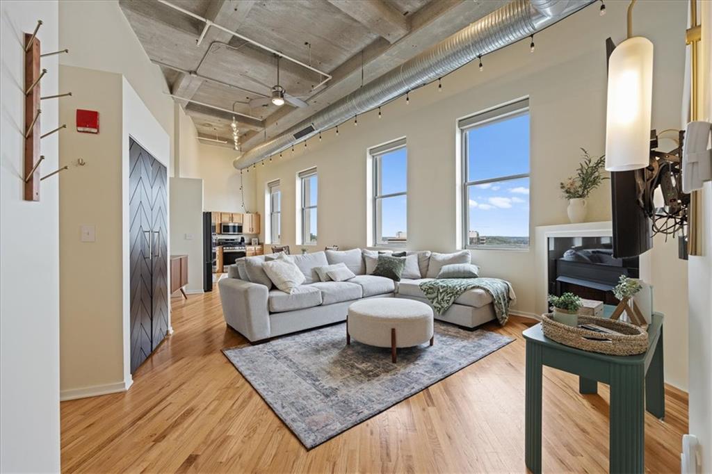 2107 Grand Boulevard 1207