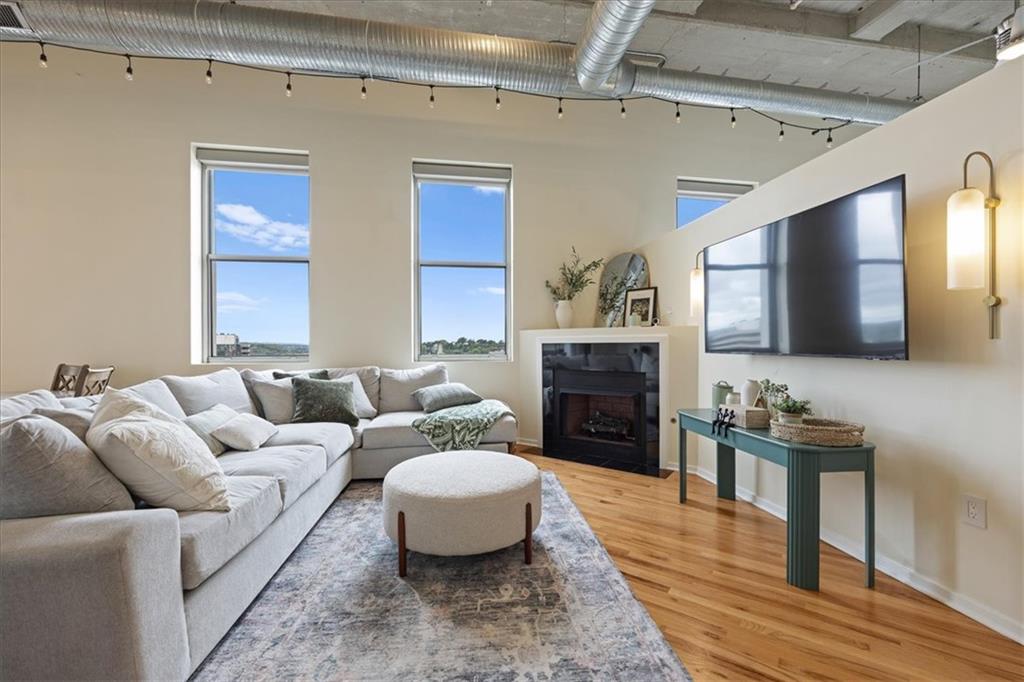 2107 Grand Boulevard 1207