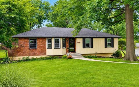 Photo of 2407 NW 88th Street, Kansas City, MO 64154 (MLS # 2628313)