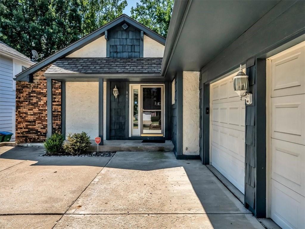 801 NE FAIRWAY HOMES Court