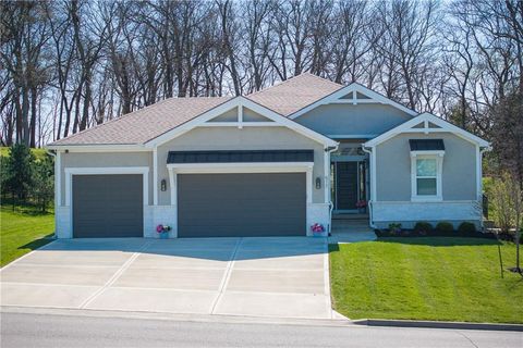 517 Southshore Drive Lake Winnebago MO 64034