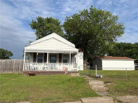 Photo of 217 N 9th Street, Humboldt, KS 66748 (MLS # 2616773)