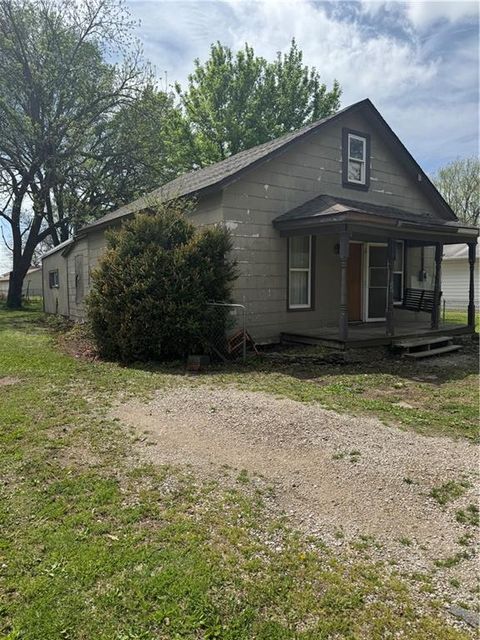 614 W 7th Avenue Garnett KS 66032