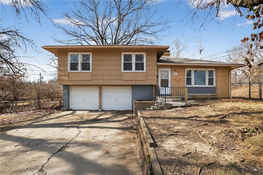 Photo of 6212 E 95TH Terrace, Kansas City, MO 64134 (MLS # 2607062)