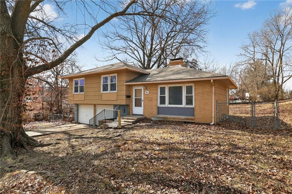 Photo of 6212 E 95TH Terrace, Kansas City, MO 64134 (MLS # 2607062)