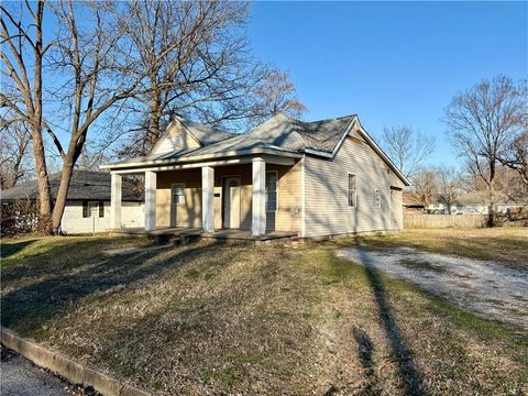 Photo of 221 N Clay Street, Nevada, MO 64772 (MLS # 2633853)