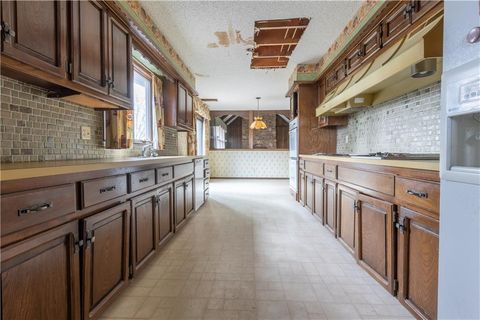 Tiny photo for 1343 Camelot Drive, Liberty, MO 64068 (MLS # 2605838)