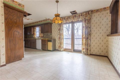 Tiny photo for 1343 Camelot Drive, Liberty, MO 64068 (MLS # 2605838)