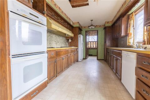 Tiny photo for 1343 Camelot Drive, Liberty, MO 64068 (MLS # 2605838)