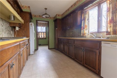 Tiny photo for 1343 Camelot Drive, Liberty, MO 64068 (MLS # 2605838)