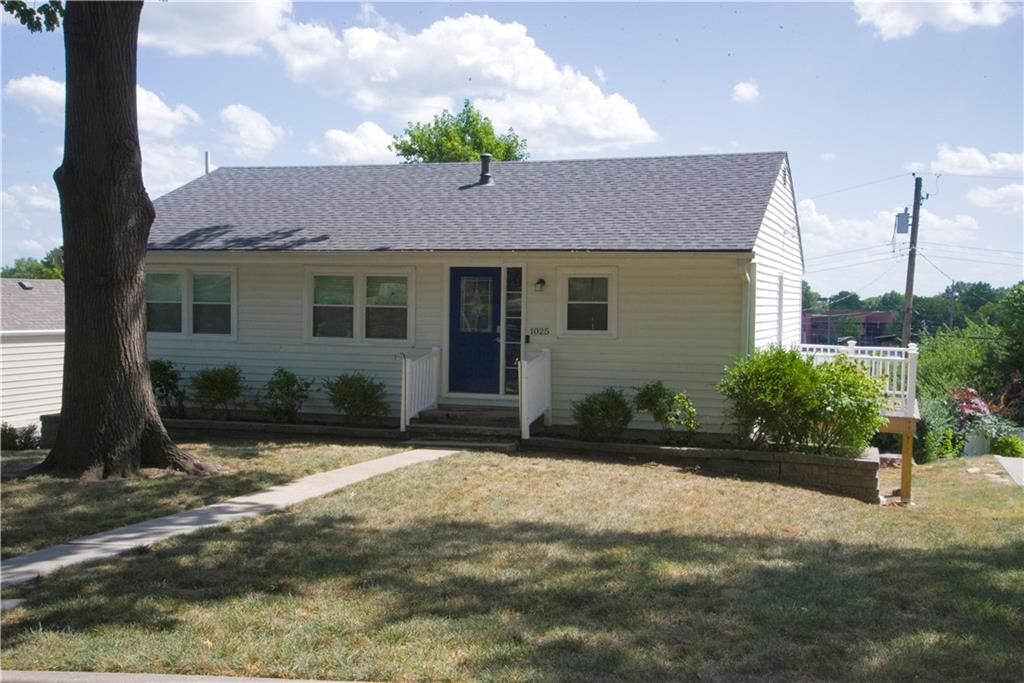 Photo of 1025 Orchard Avenue, Liberty, MO 64068 (MLS # 2571305)
