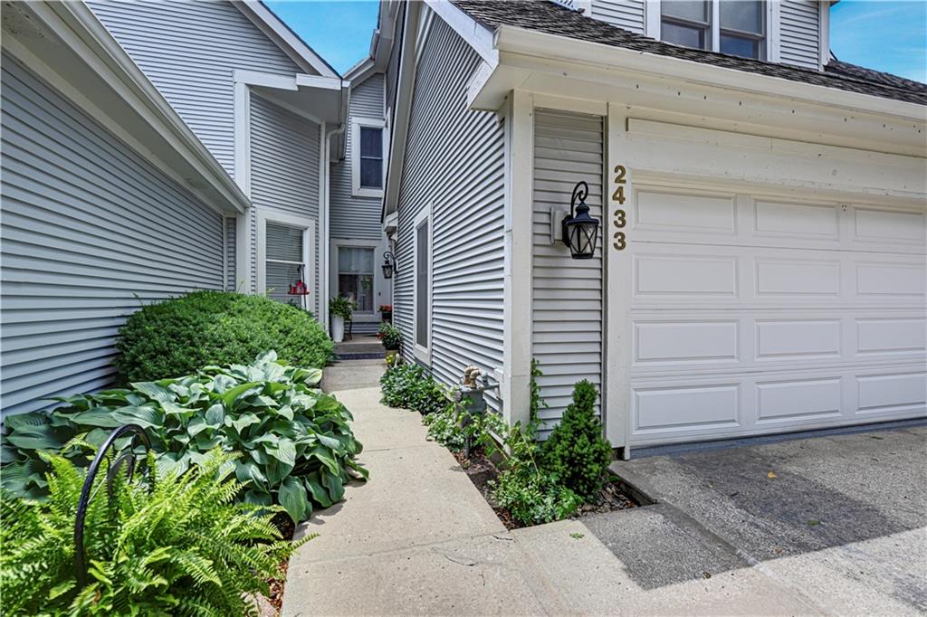 2433 W 137th Place