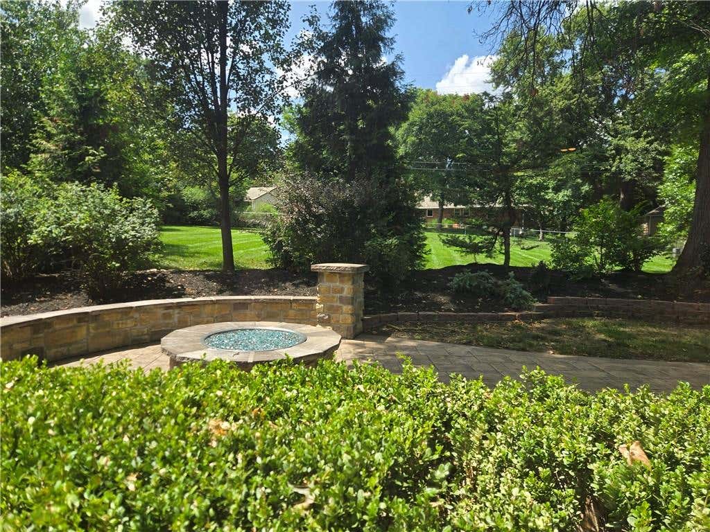 Photo of 9536 Manor Road, Leawood, KS 66206 (MLS # 2632701)
