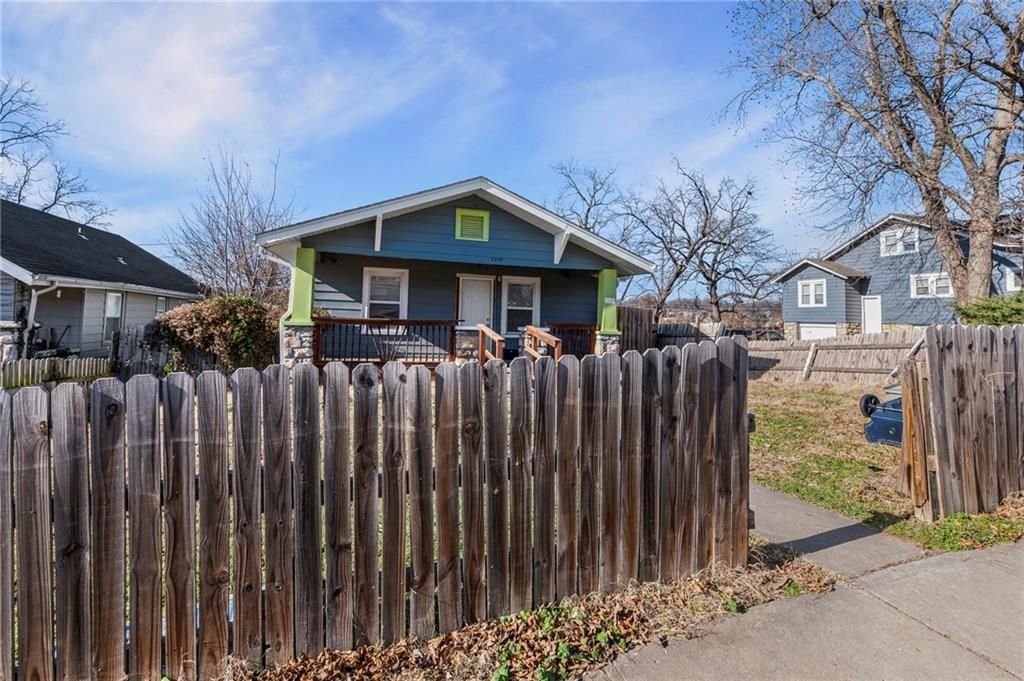 Photo of 4200 Monroe Avenue, Kansas City, MO 64130 (MLS # 2592334)