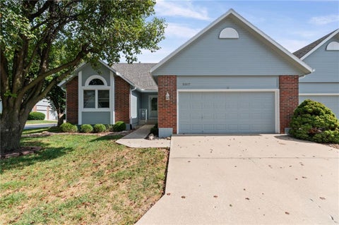 Photo of 15607 BROADMOOR Street, Overland Park, KS 66223 (MLS # 2643845)