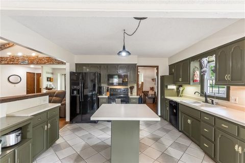 Tiny photo for 1524 Oxford Court, Liberty, MO 64068 (MLS # 2618003)