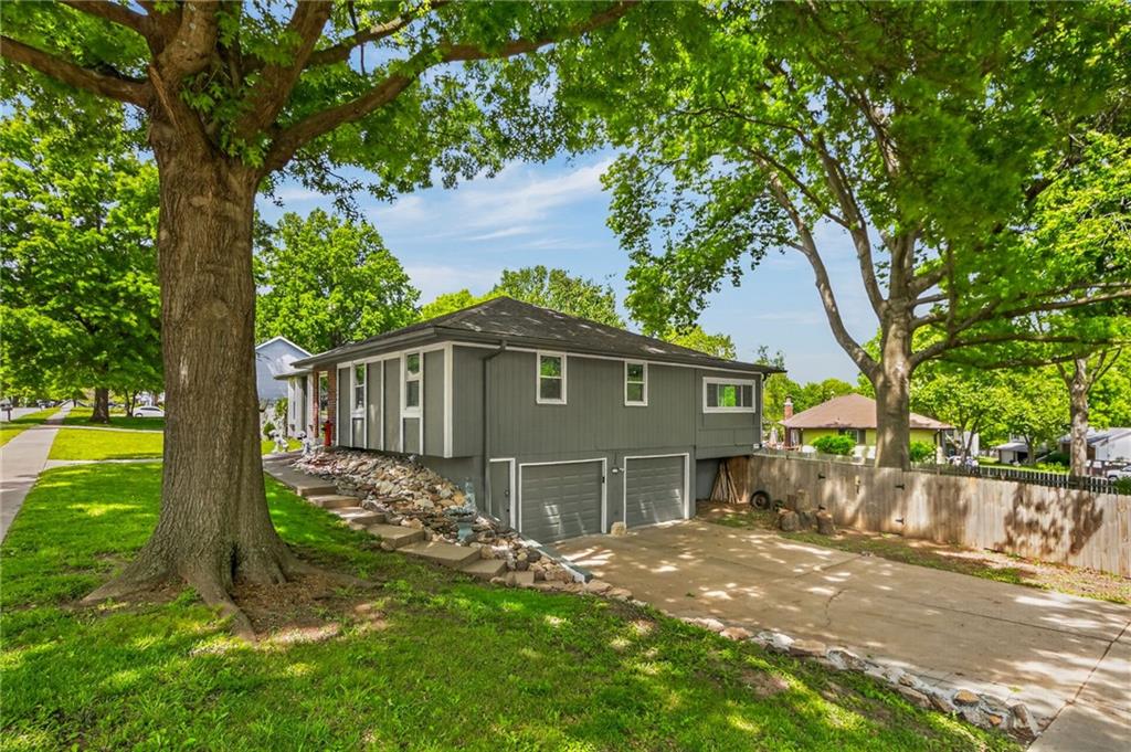 1524 Oxford Court