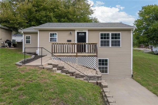 3325 LOCUST ST, SAINT JOSEPH, MO 64501 - Image 26b3cfc0199e2f376a272e917e22fa76/2492790141