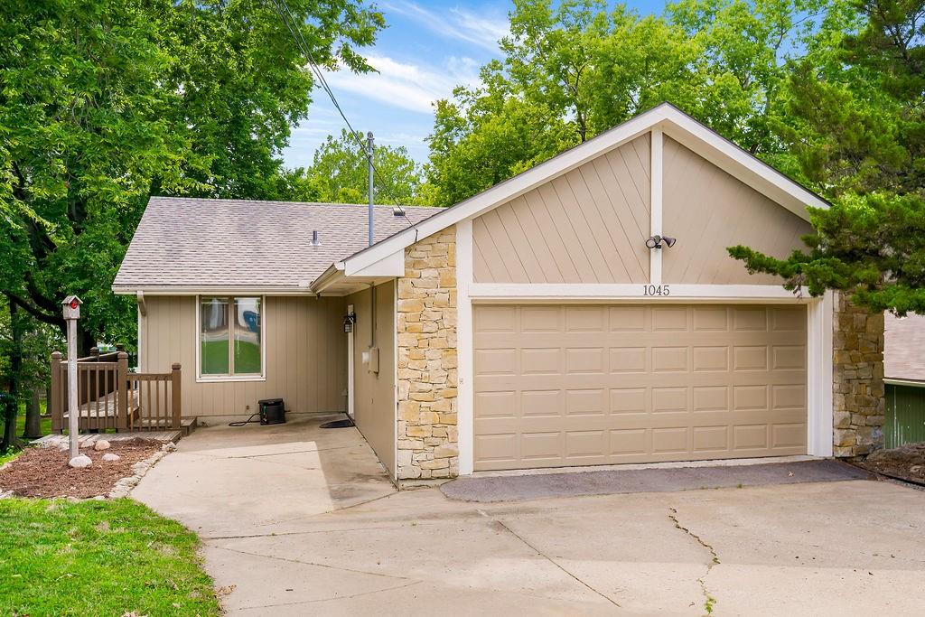 1045 NW S SOUTH SHORE Drive