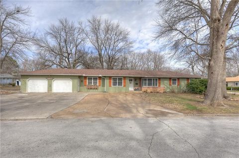114 E Howard Street, Girard, KS 66743 - MLS#: 2603640